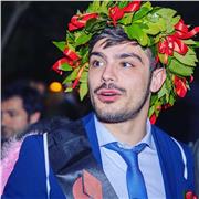 Laureato in Lingue (Inglese e Russo) presso l’Università di Sassari